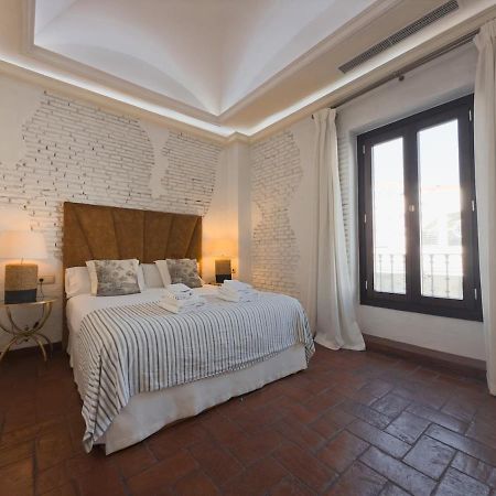 Monkeys Apartments Adriano & Terrace Севилья Экстерьер фото